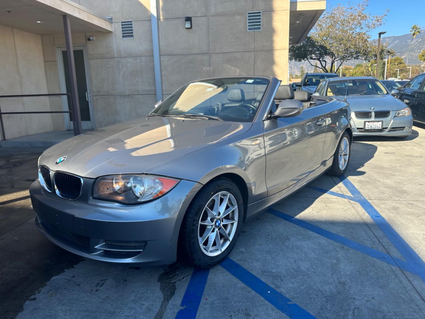 2011 Gray /Black BMW 1-Series 128i Convertible (WBAUN1C52BV) with an 3.0L L6 DOHC 24V engine, Automatic transmission, located at 30 S. Berkeley Avenue, Pasadena, CA, 91107, (626) 248-7567, 34.145447, -118.109398 - Low Miles!!! Elevate your driving experience with our 2011 BMW 1-Series 128i Convertible, now featured at our Buy Here Pay Here (BHPH) dealership in Pasadena, CA. Ideal for enthusiasts in Altadena CA, Glendale CA, Los Angeles CA, and throughout LA County, this stunning pre-owned convertible combine - Photo#8